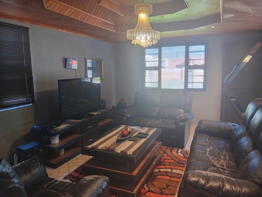 2 Bedroom Property for Sale in Kwa Nobuhle Eastern Cape